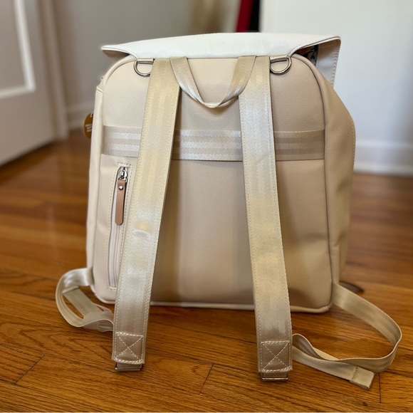 Petunia Pickle Bottom Diaper Bag with FREE Stroller Straps - Picture 3 of 9